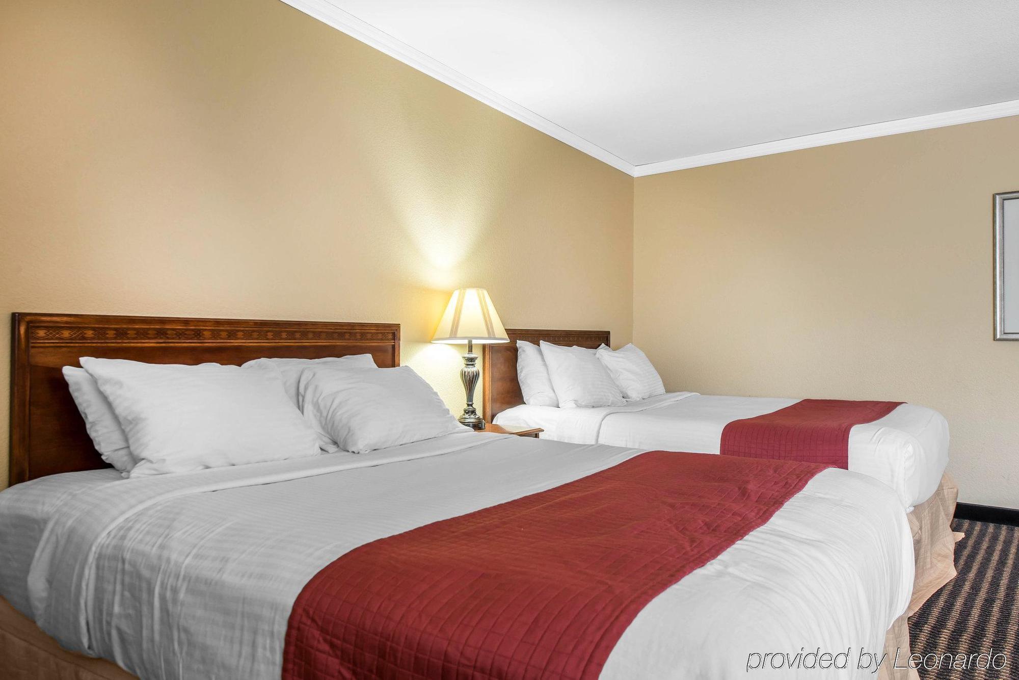 Travelodge By Wyndham Stratton Exterior photo