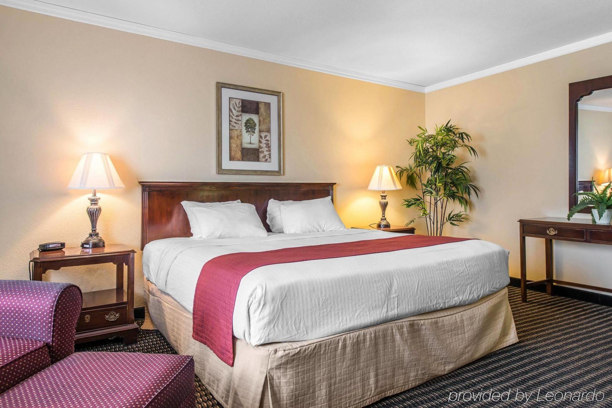 Travelodge By Wyndham Stratton Exterior photo